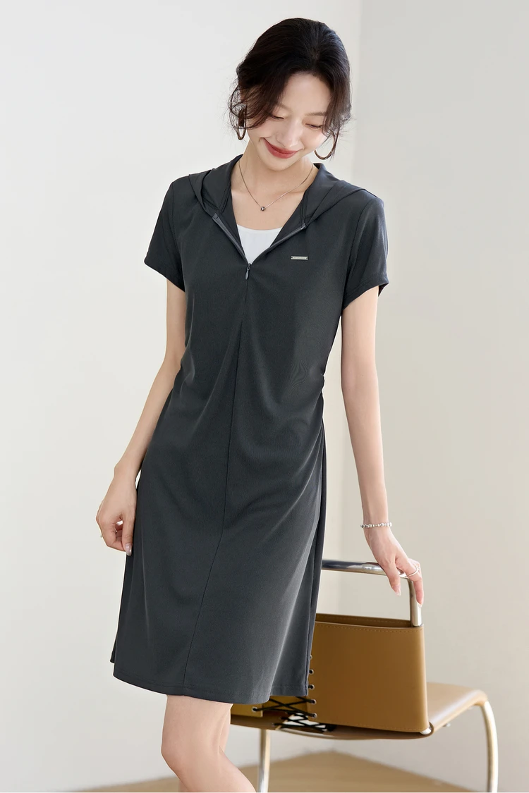 فستان SENTUBILA نسائي محبوك تي شيرت 2025 نمط رياضي صيفي فساتين بقلنسوة وأكمام قصيرة ملابس مكتب للسيدات 152LN1945