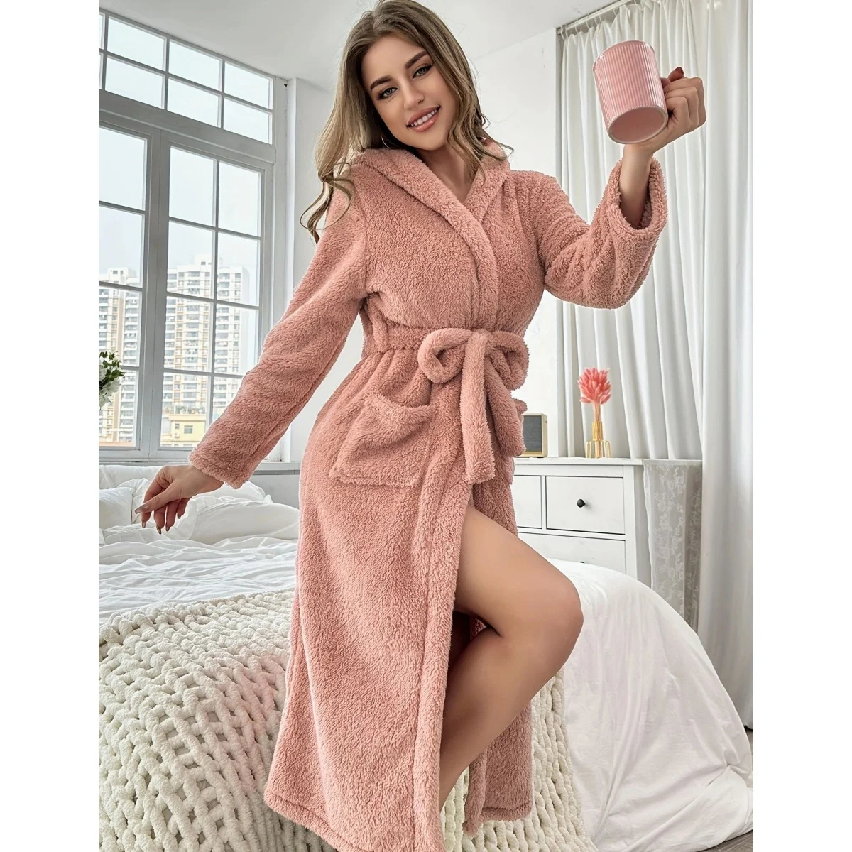 Solid colored polyester fiber comfortable, breathable, simple hooded nightgown