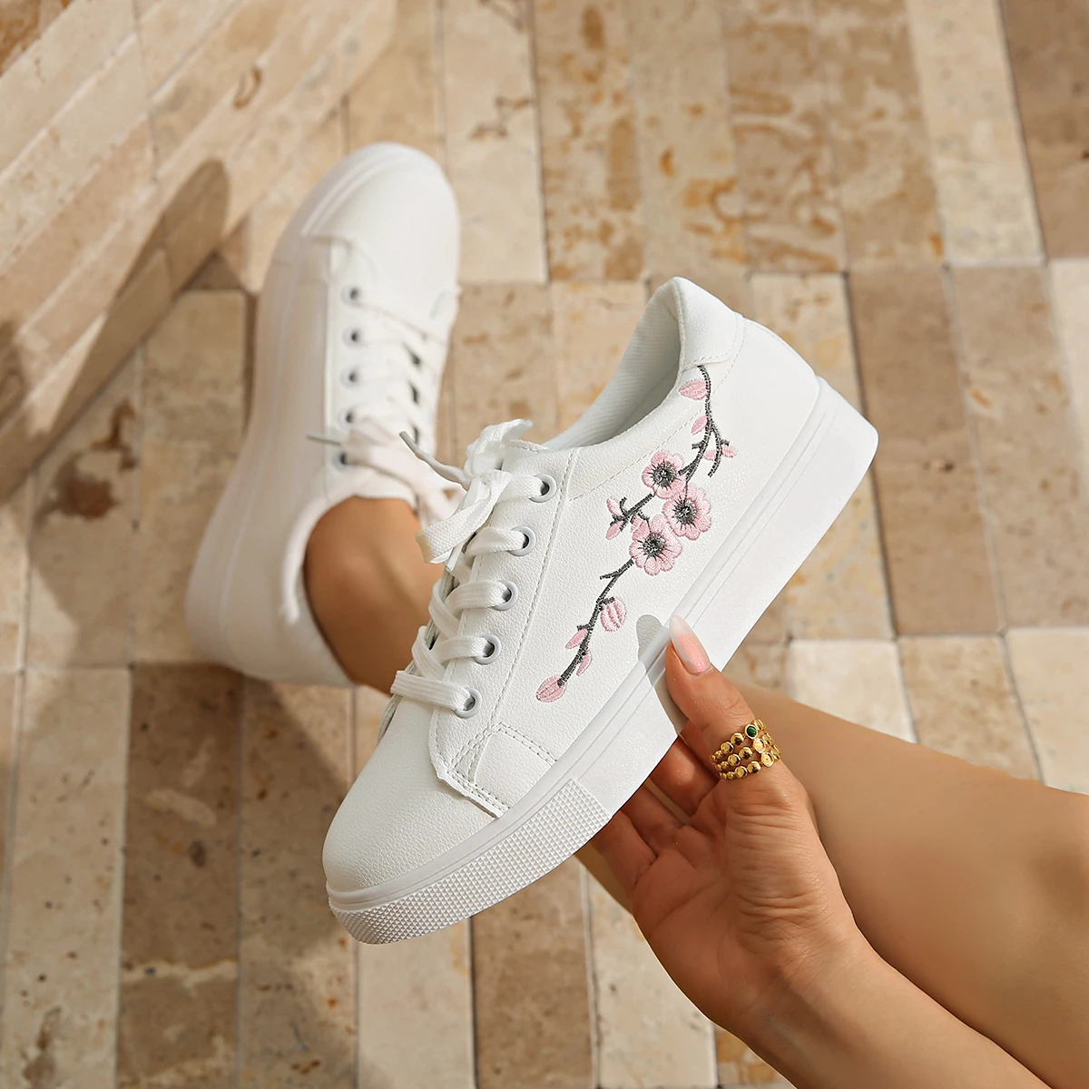 

New Style Popular Women Running Spring Autumn Fashion White Breathable Embroidered Flower Lace-Up Casual Sneakers Zapatos Mujer