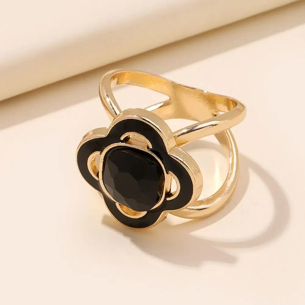 زهرة اللؤلؤ وشاح حريري مشبك مربع متعدد الوظائف الملابس الزاوية معقود أبازيم سبائك الفضة البرسيم شال مشبك حلقي هدية