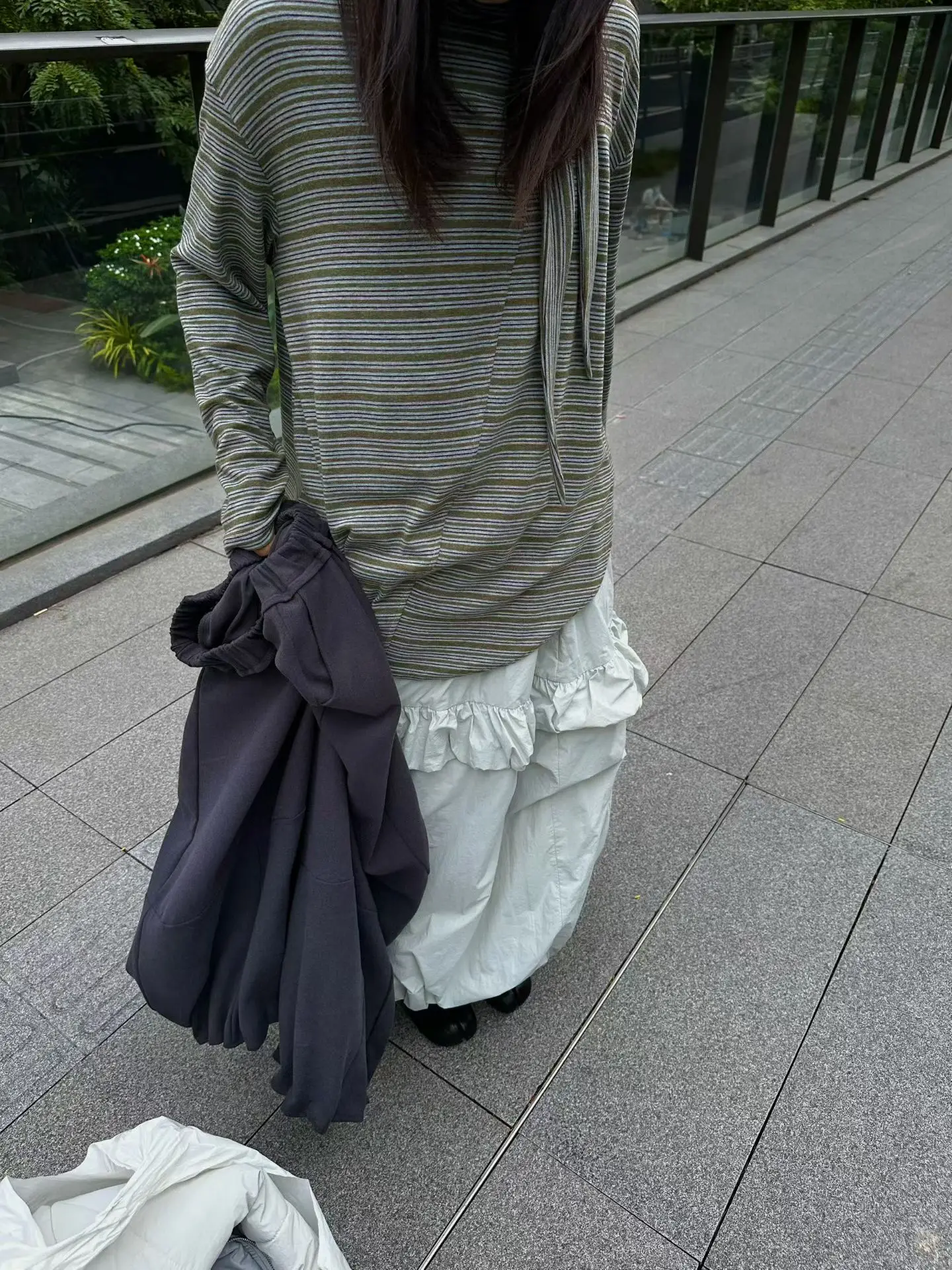 

Универсальная базовая футболка из приятного для кожи материала с длинным рукавом для женщин на весну и осень.