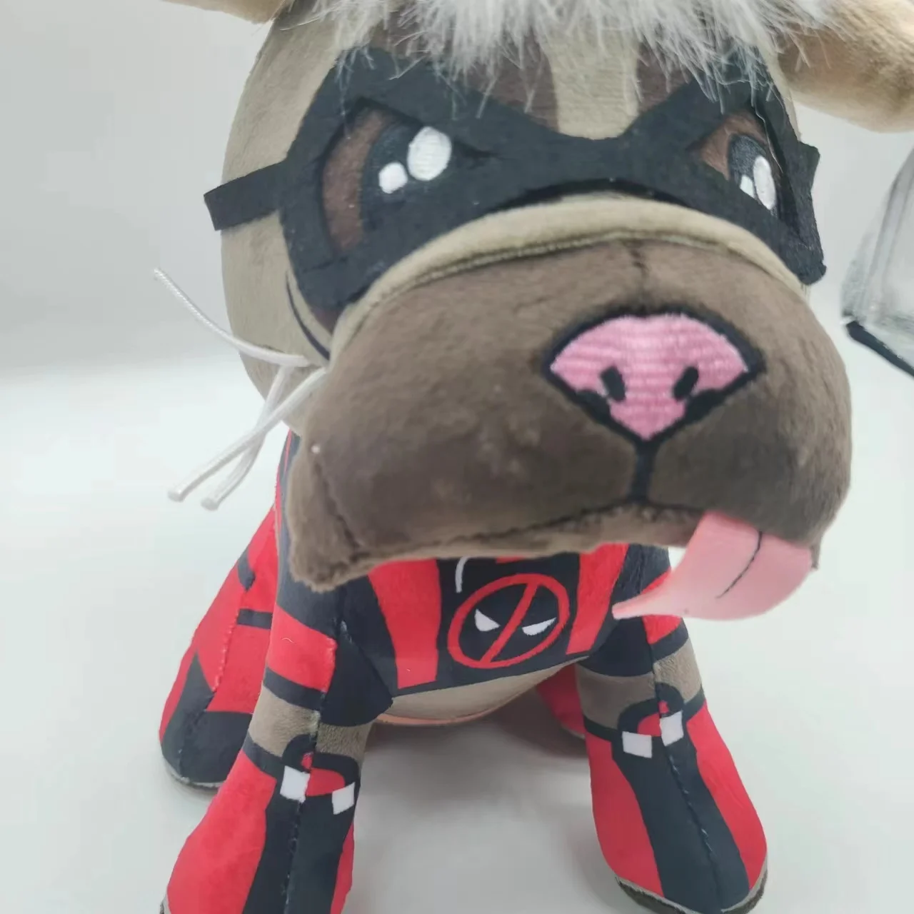 Dogpool Plush Figure Toys 9,84 cala Miękka kreskówka Cool Cut Dog Wypchane poduszki dla lalek Pluszowe dla dzieci i fanów Prezent na Halloween