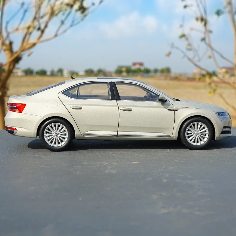 1:18 originele fabriek, Shanghai VW, Skoda 2020, nieuw SUPERB automodel