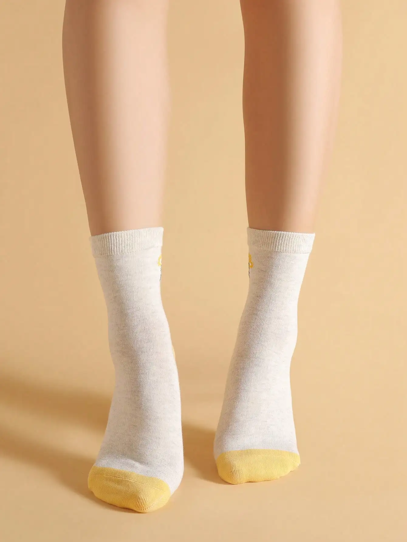 2Pairs Soft Cotton Sunflower Bee Print Crew Socks Cute Fresh Floral Mid Calf Socks For Women Daily Casual Spring Autumn