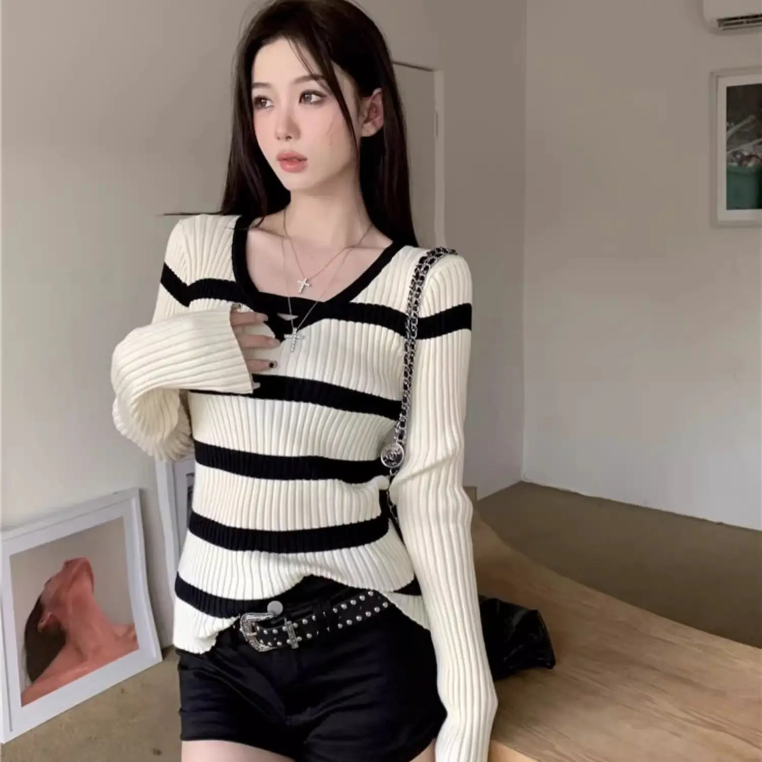 Striped Long Sleeved Knitted Sweater Women's New Lazy Style Slim Fit Base Sweater Design Sense Niche Top