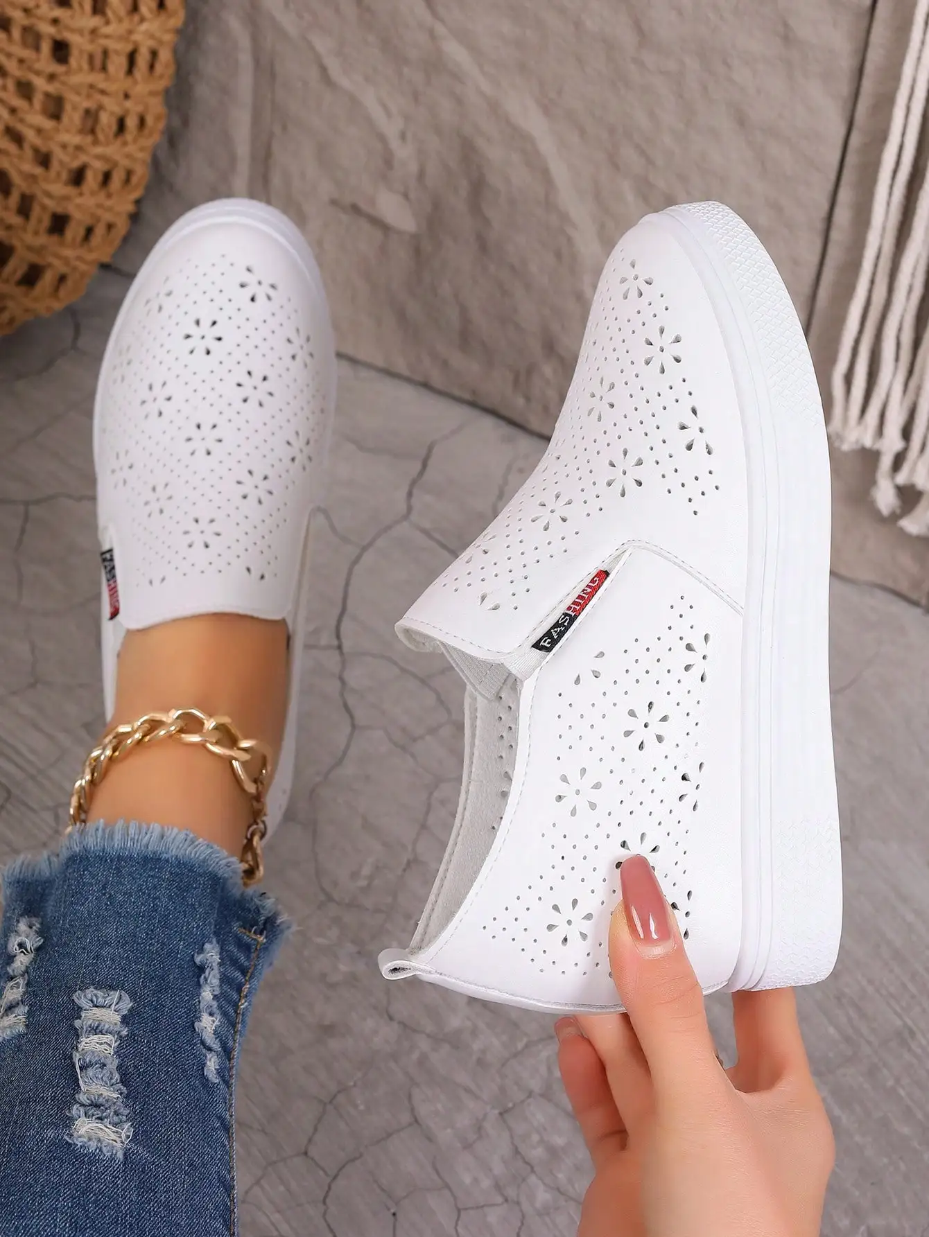 

Hollow Flower Wedge Thick Sole White Sneakers Casual Footwear For Women Fall Winter Outdoor Wear