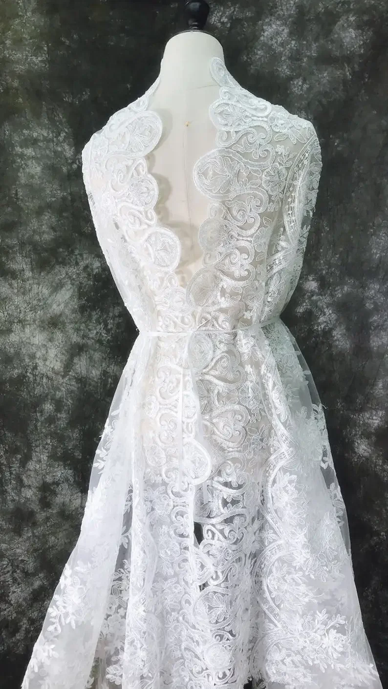 Tessuto di pizzo ricamato a fiori vintage bianco Tessuto delicato in tulle floreale, tessuto per abiti, tessuto di pizzo per abiti velo da sposa 1 metro
