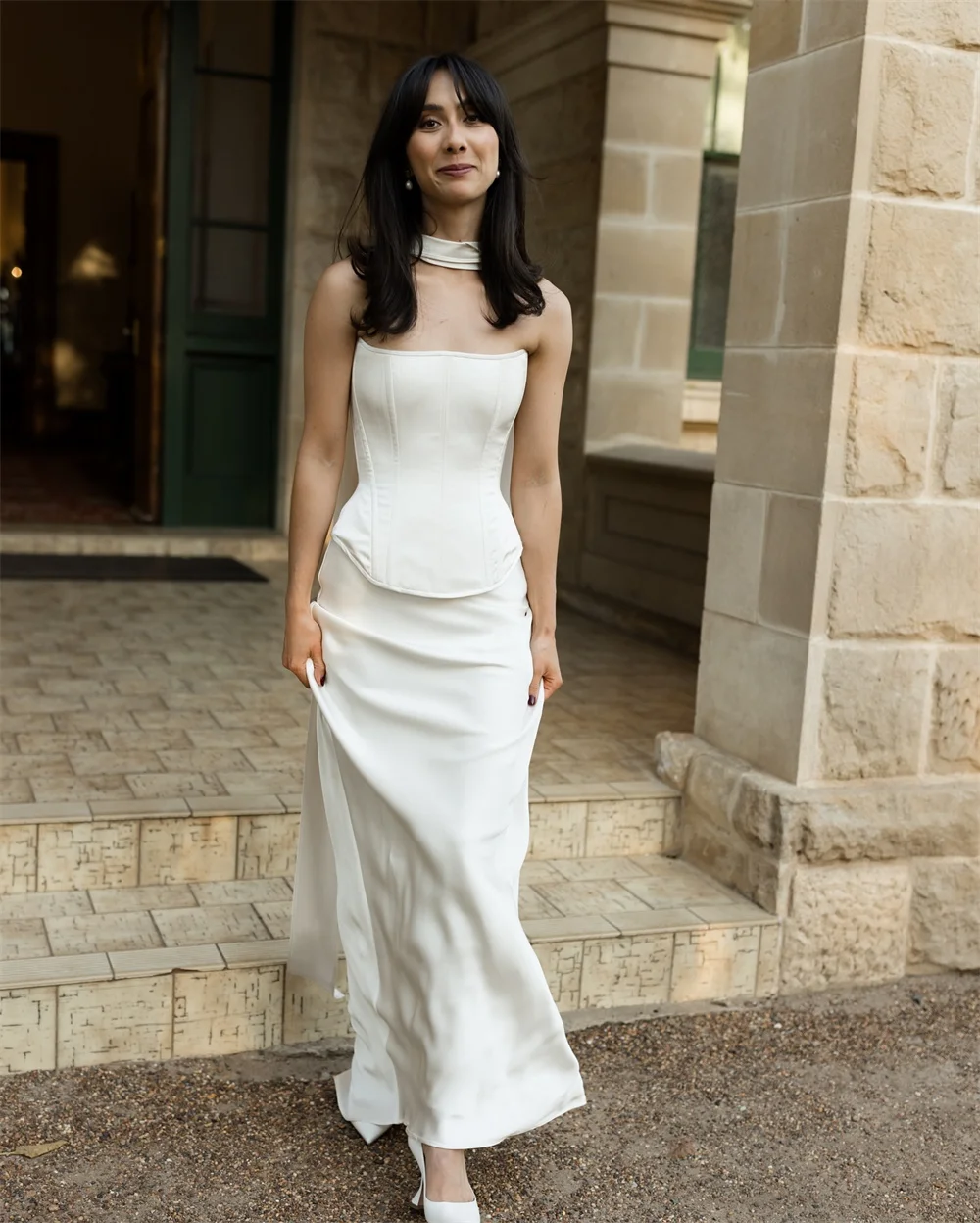 도쿄 맞춤형 화이트 스트랩리스 웨딩드레스 민소매 레이스업 브라이덜 가운 2025 머메이드 코트 트레인 웨딩드레스