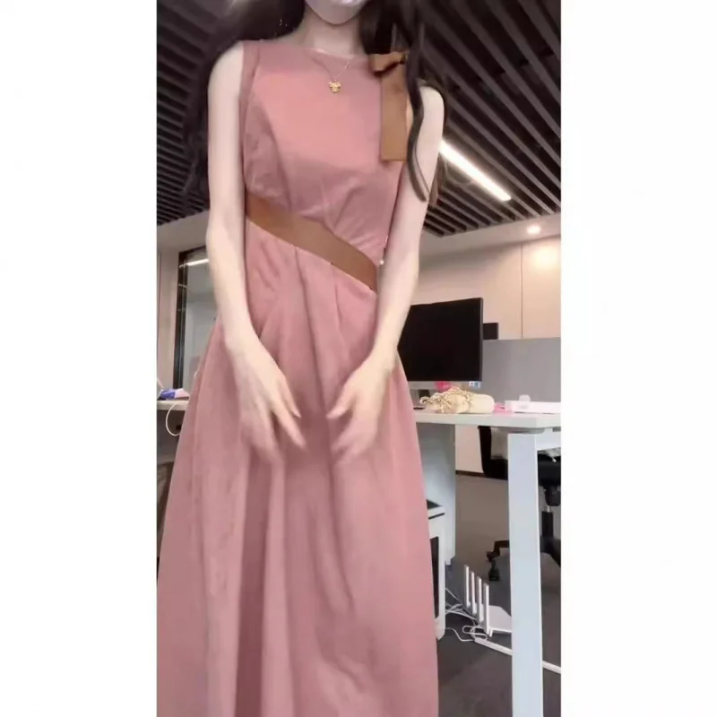 النمط الفرنسي تصميم تحسس بلا أكمام Dress2024New المرأة الصيف المتخصصة الرجعية الخصر مقصوص الراقية فستان بحزام الوردي