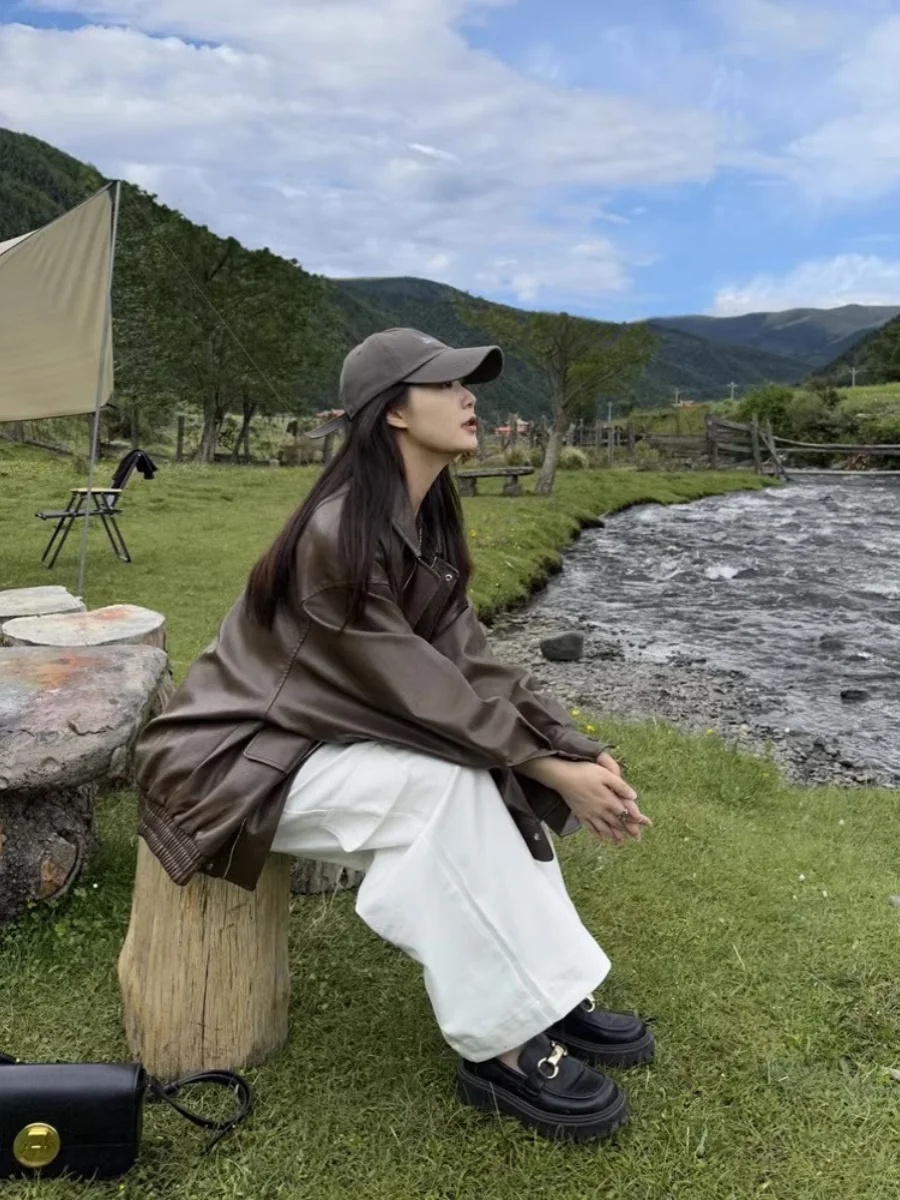 Jaet de motociclista para mujer, abrigo de cuero con diseño Retro americano, color marrón, Bla, corte holgado, largo, Sve, novedad de Otoño de 2023