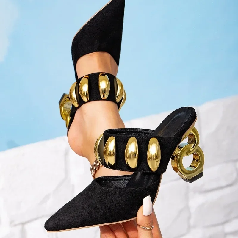 

Модные черные летние женские сандалии на высоком каблуке с острым носком и золотым металлическим декором, женские сандалии, тапочки, золотые туфли без шнуровки