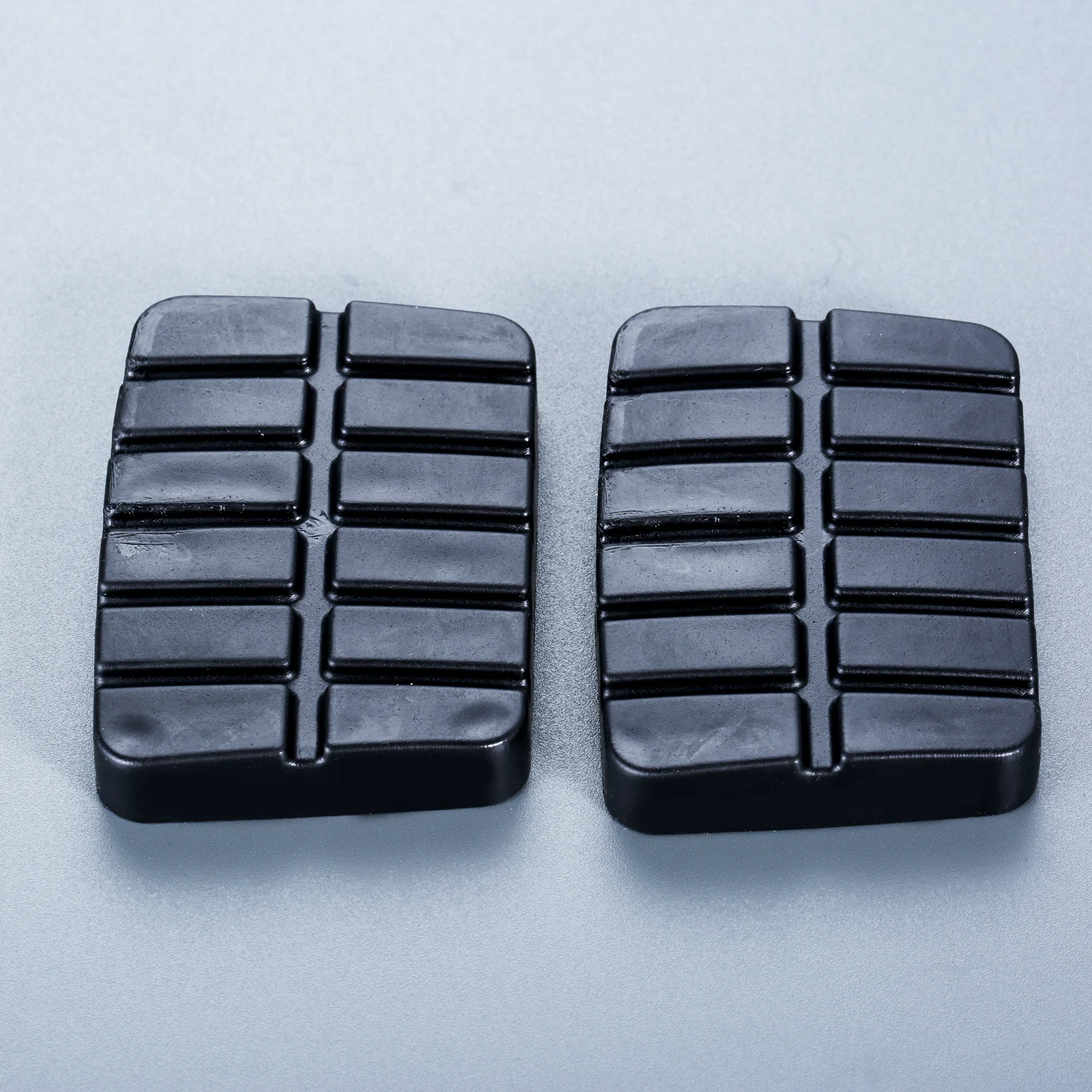 2Pcs Brake or Clutch Pedal Pads 46531-M3000 Manual Transmission for Nissan Pathfinder 1987-1995 Navara 1986-2006 D21 D22