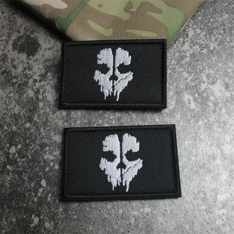 1Pcs Call of Duty Ghost Mask Embroidery Magic Patch Sticker 8x5cm Arm Badge Personalized Backpack Sticker Creative Patch