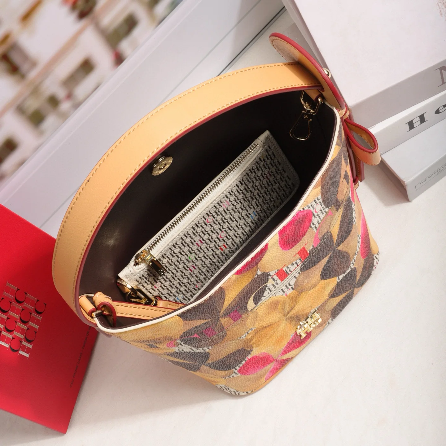 2025 Luxury Designer Minimalist Clutch Bag For Women Casual Simple With Letter Logo Large Capacity Solid