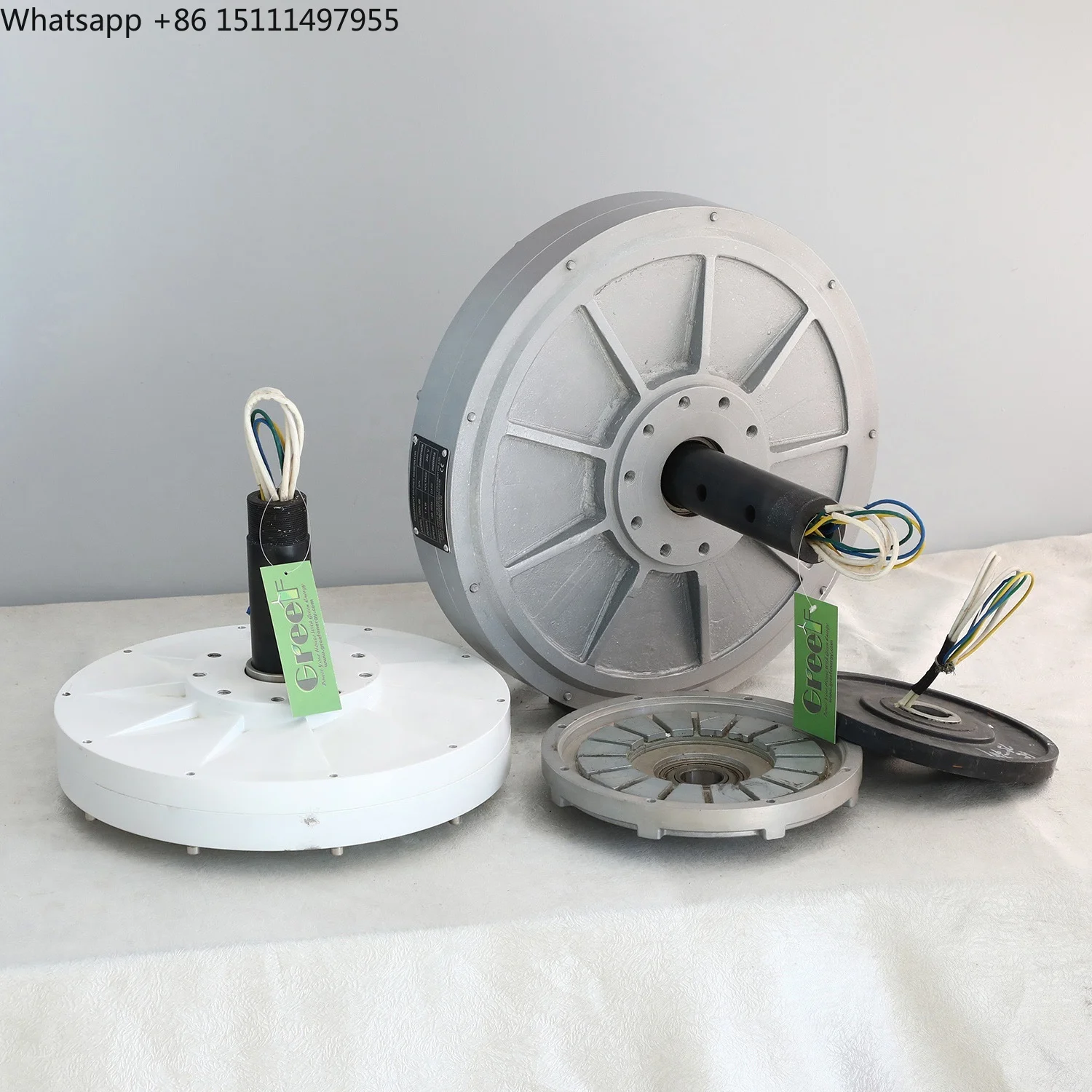 

Простая в обслуживании вертикальная ветряная турбина с двигателем переменного тока с постоянными магнитами 200 Вт/500 Вт/5000 Вт Высокоэффективный ветрогенератор