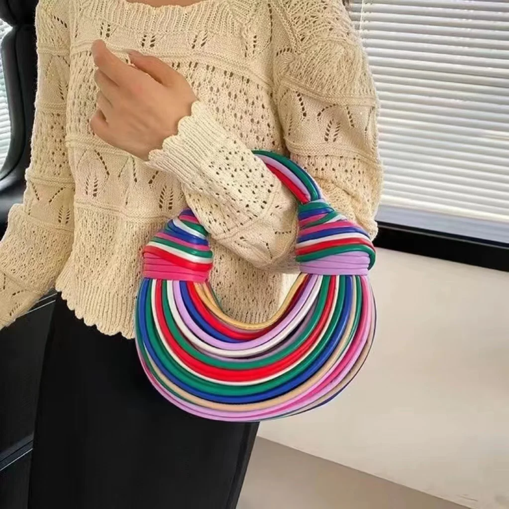 Kadınlar için çanta 2024 yeni altın lüks tasarımcı marka Handwoven erişte çanta halat düğümlü çekti Hobo gümüş akşam debriyaj Chic