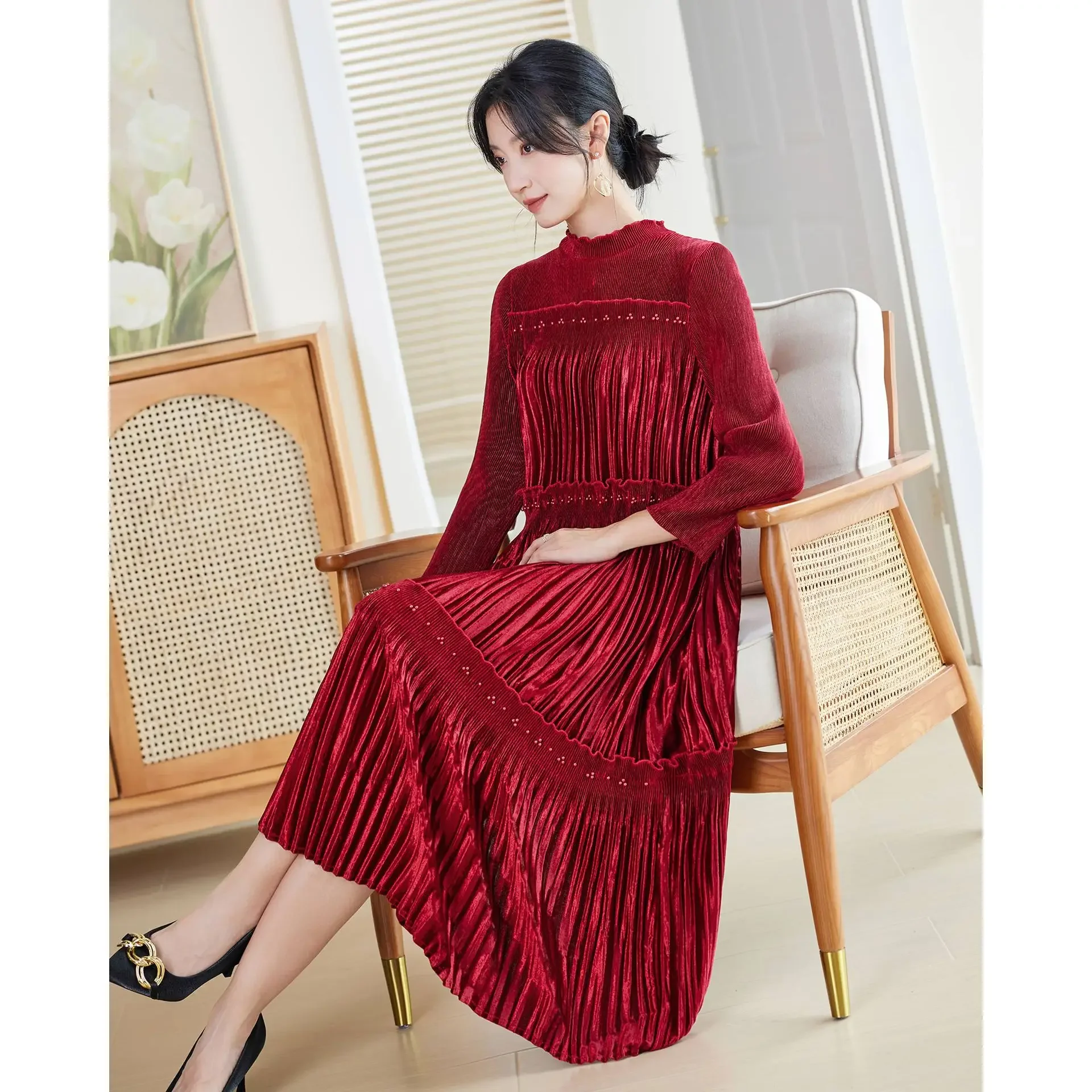 Miyake Pleated French Elegant Dress Autumn and Winter Velvet New Style Noble Luxury Wealthy Daughter High-end Wear Red Dress