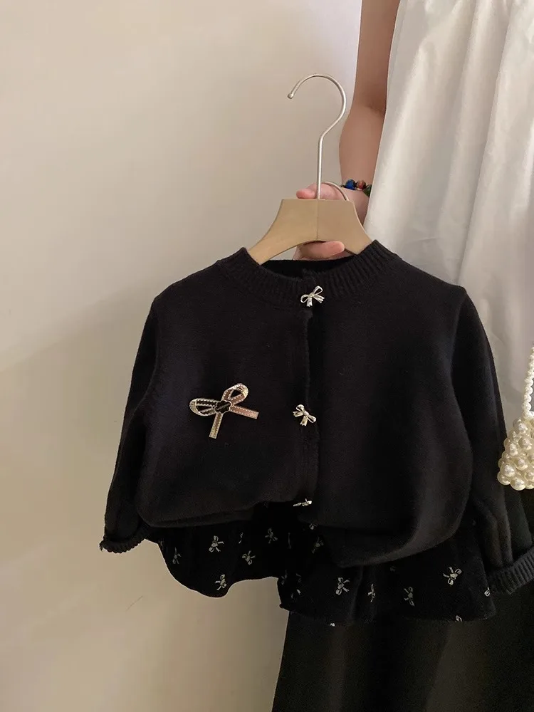 Kinder-Set im koreanischen Stil: Strickjacke & Rock – Schwarzes 2-teiliges Outfit mit Schleifendekoration für Mädchen, Frühling/Herbst, Casual – Detail 2