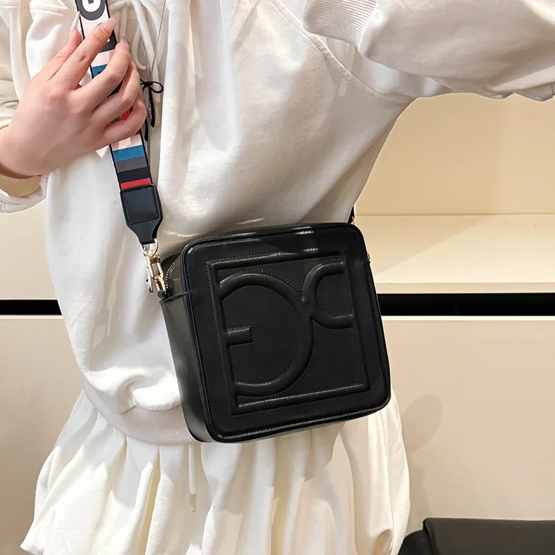 

​ Монохромная квадратная сумка 2025 года. Шикарная женская сумка через плечо с буквенным принтом, минималистичный кошелек через плечо, универсальный клатч «день-ночь» ​