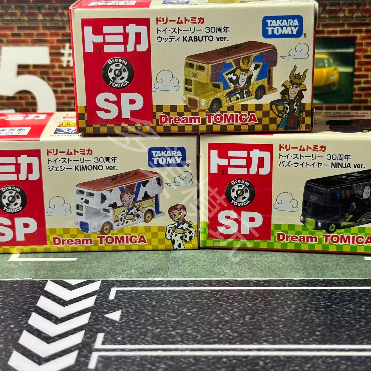 

Takara Tomy Dream Tomica SP Disney История игрушек Оригинальная коллекция Buzz Woody История игрушек Легкосплавный автомобиль Литой под давлением металлический режим