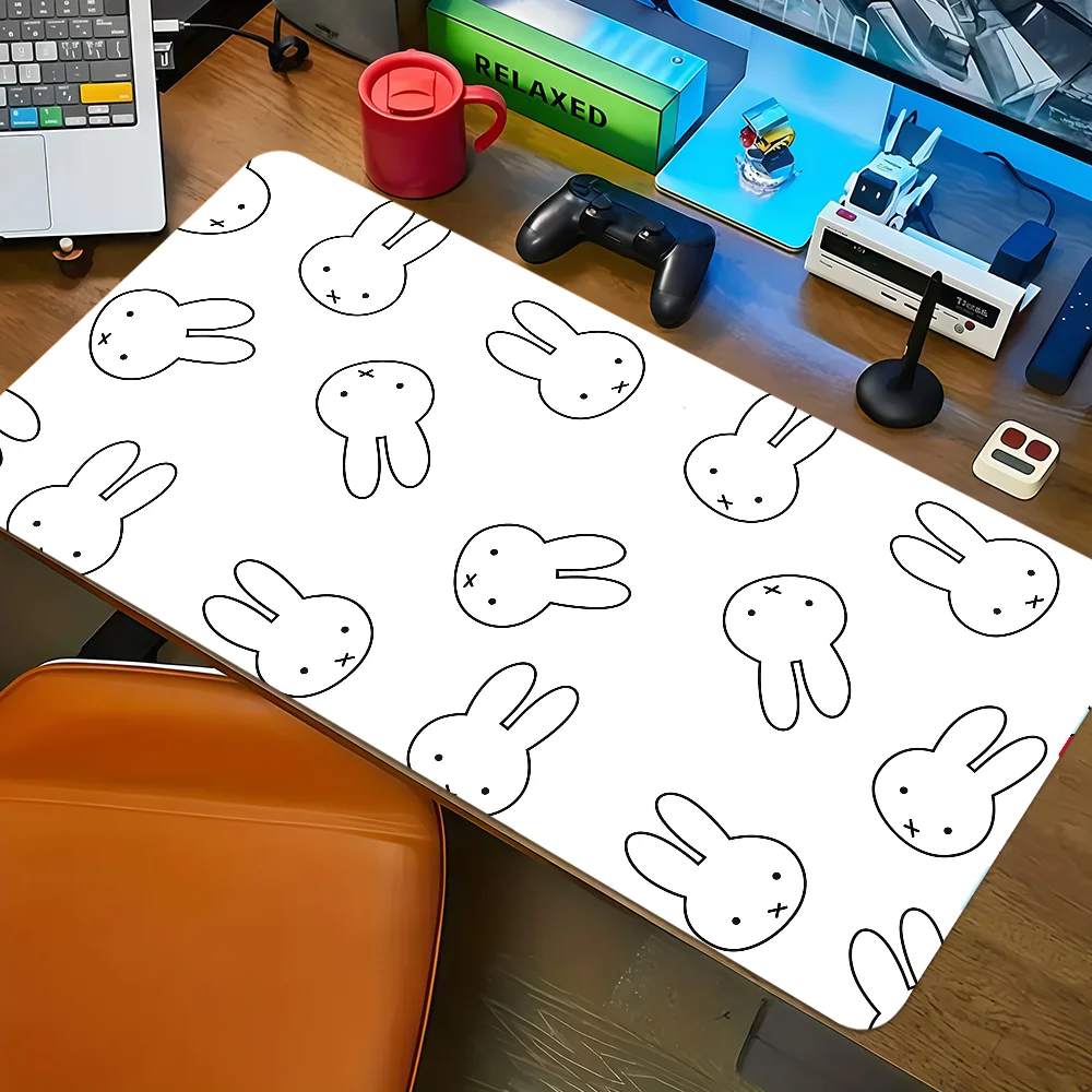 Cartoon-Häschen-Mauspad mit M-Miffy und N-Nijntje Motiv, Rutschfest, Verstärkte Kanten, Verdickt, Großes Komfort-Mauspad für Gaming, Büro und Studenten
