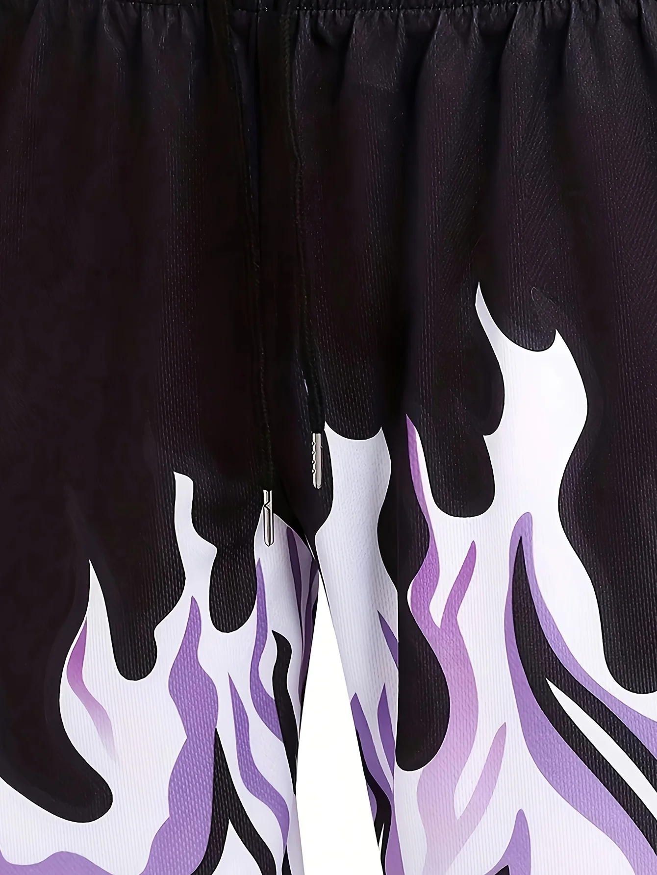 شورت صيفي مريح للتنفس للرجال بنمط طباعة اللهب مناسب لملابس السفر الترفيهي في الهواء الطلق