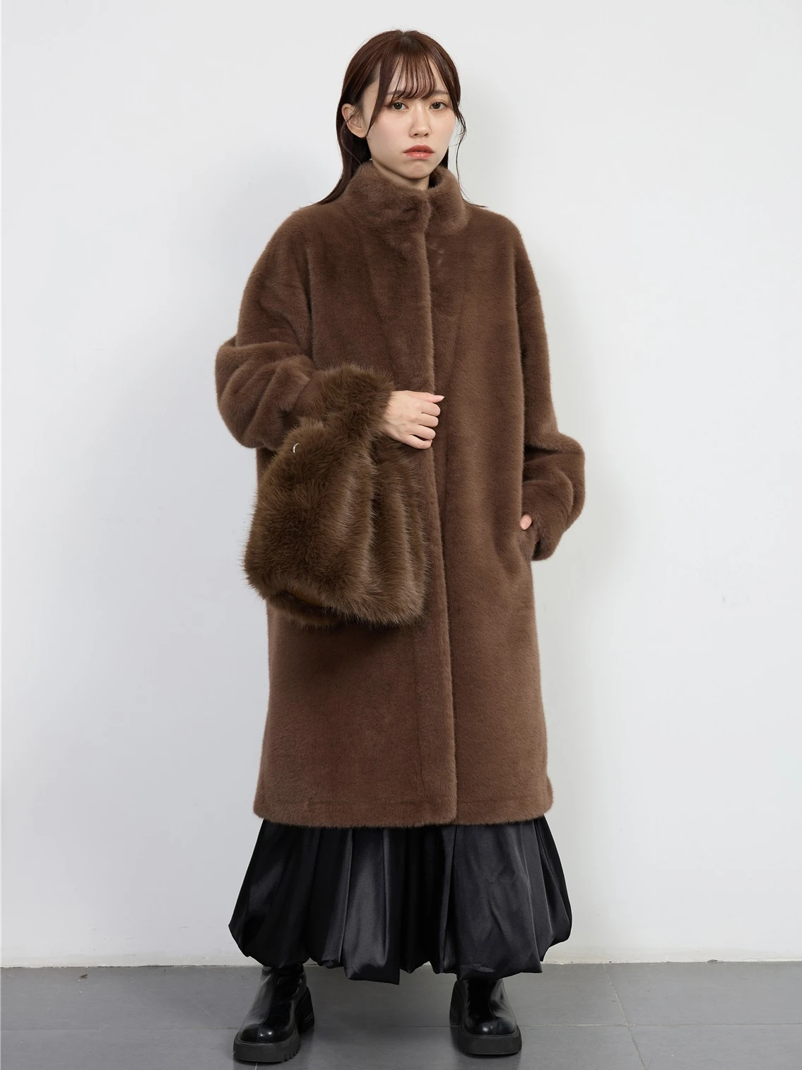 

Экологичное однотонное длинное пальто с меховым воротником, премиум-класса, зимнее, новинка 2023 года, женское шерстяное пальто Annuus