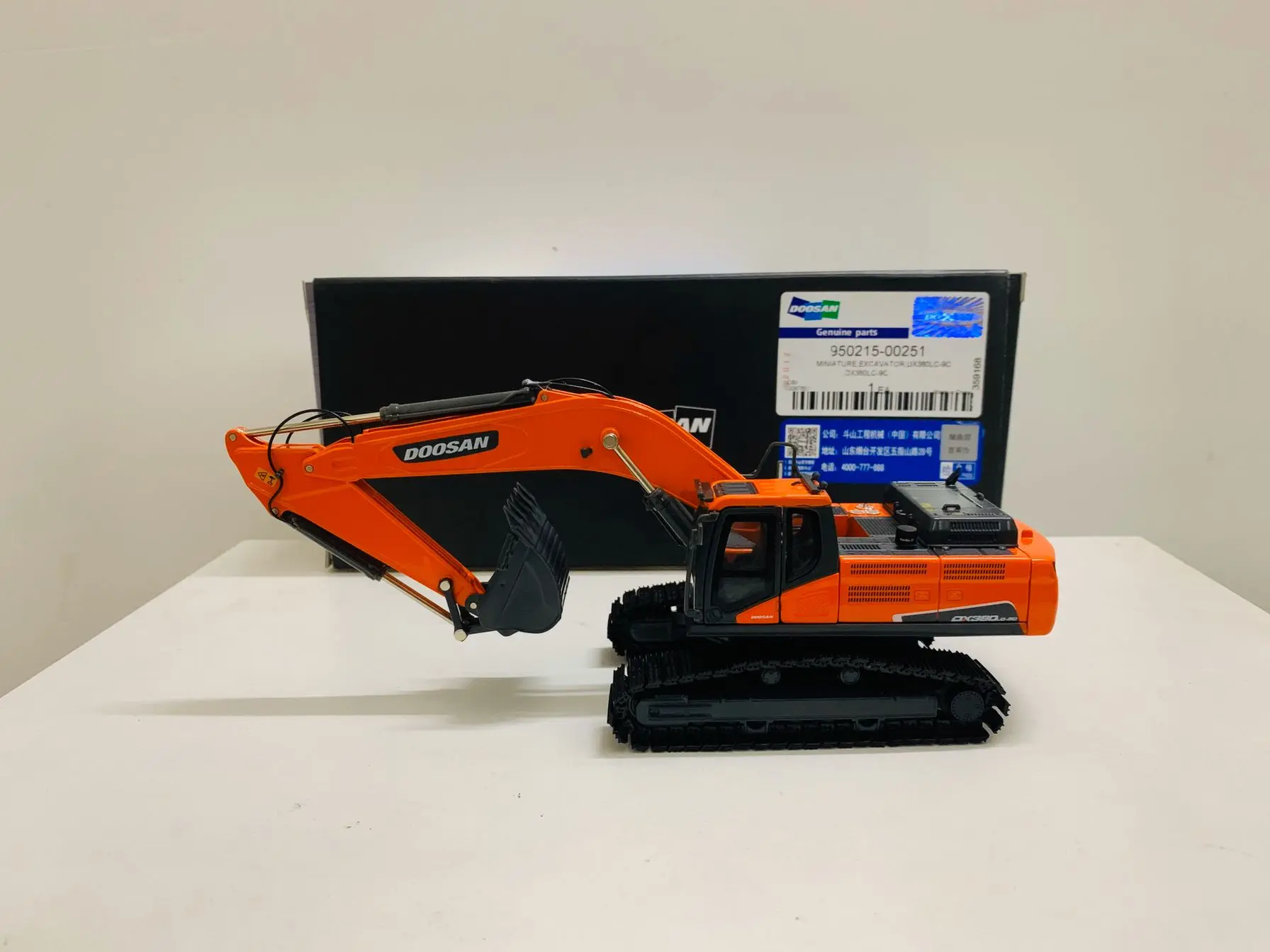 Doosan DX380LC Crawler Excavator 1/50 Scale Die-Cast Model New in Original Box