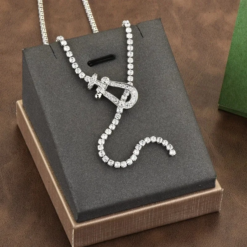 

Horseshoe-shaped zircon chain, diamond chain, collarbone chain, elegant and fashionable women's necklace, retro necklace