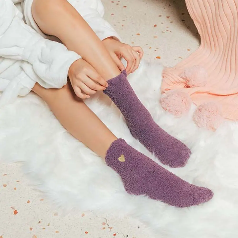 تنفس Kawaii الفتيات بلون الحب التطريز الحلو الجوارب النسائية لطيف جوارب يمكن السير بها على الأرض المرجان جوارب صوف منتصف جوارب أنبوبية