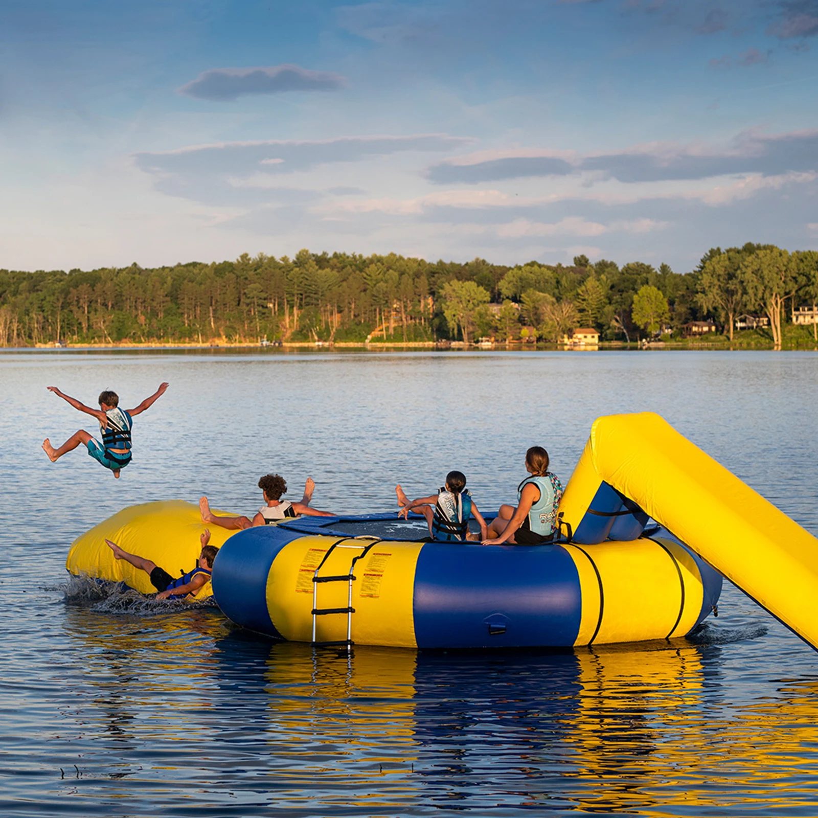 

Outdoors Water Park Trampoline PVC Floating Trampoline Lake Inflatable Water Bouncer for Water Toys Sale