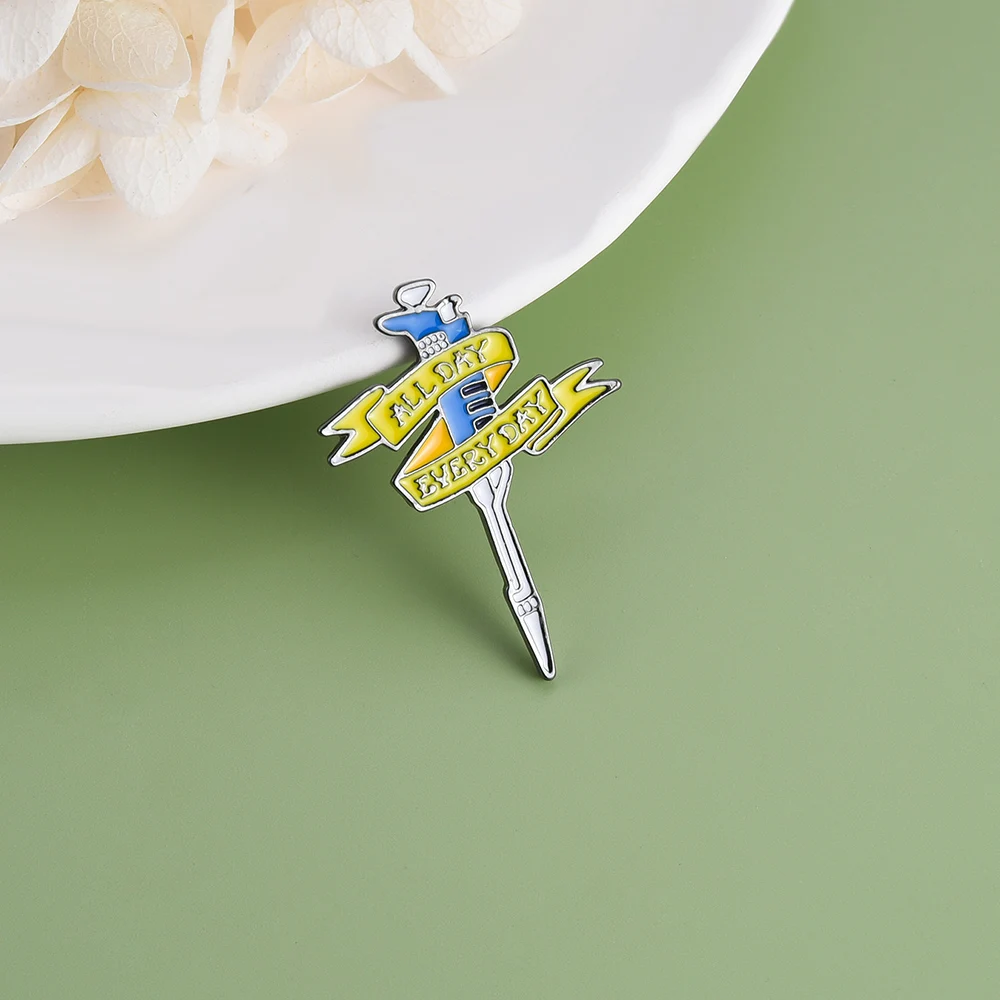 Scalpel Enamel Brooch Medical Surgical Pin for Surgeon Doctor Nurse Backpack Lapel Badge Gifts Accessories