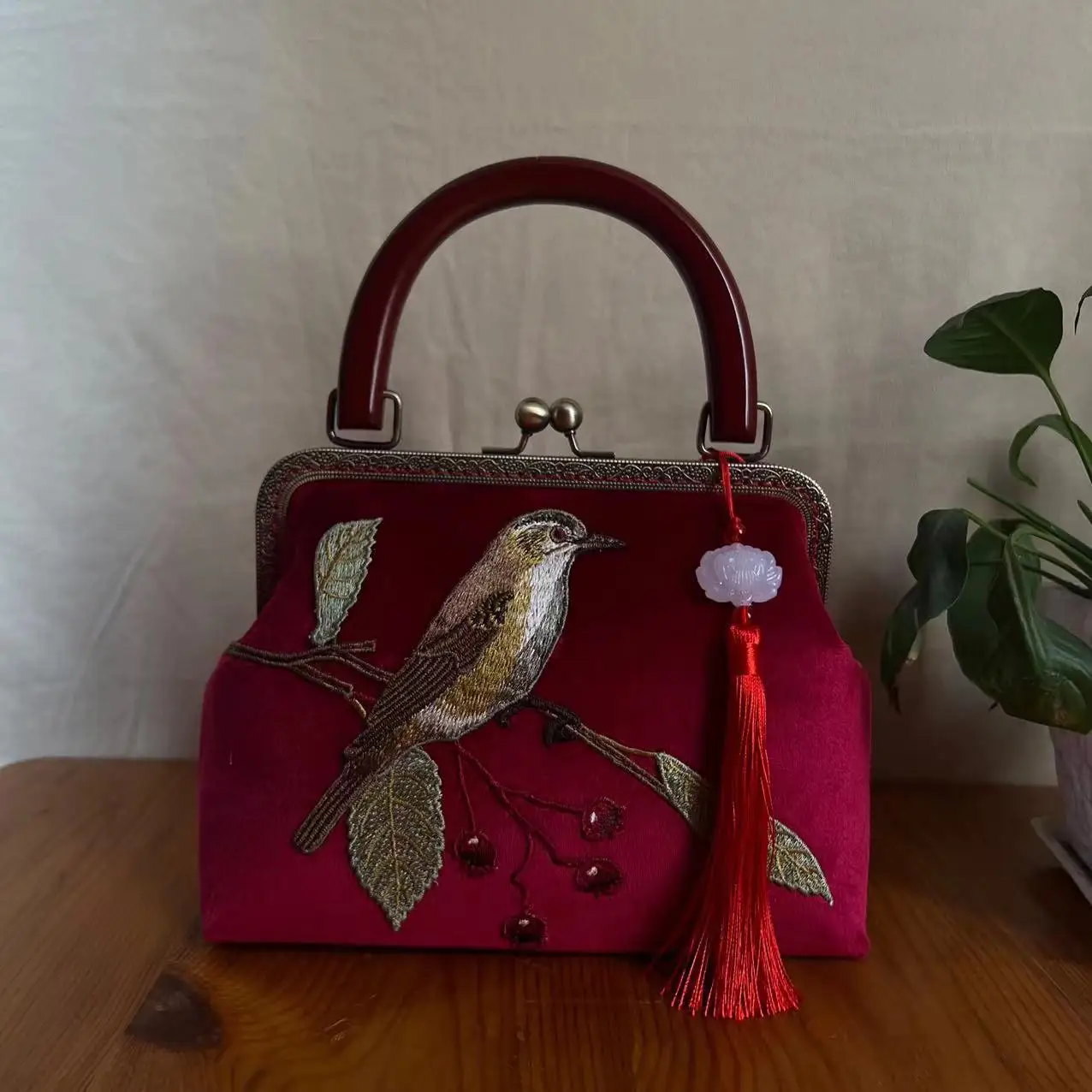 

Fashion Vintage Embroidery Designer Bags Velvet Chain Women Shoulder Crossbody Bag Vintage Women's Handbags