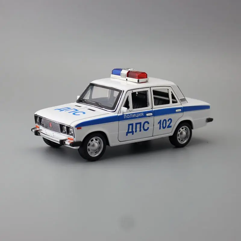 1:24 Scale Diecast Toy Vehicle Model LADA 2106 Classical Car Pull Back Sound & Light Door Openable Collection Gift For Kid