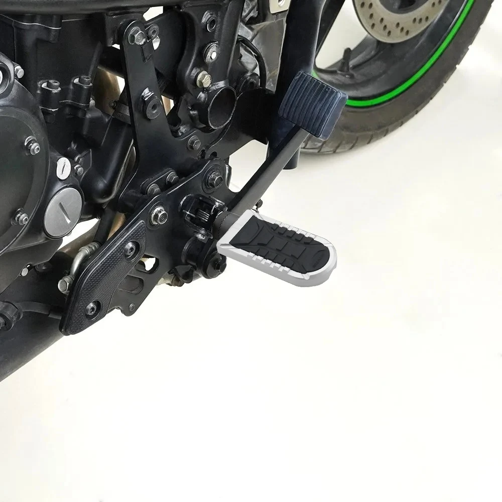 Motorcycle Front Foot Rest Rider Footboard Driver Rotatable Foot Pegs Wide Footrest For Kawasaki Eliminator 500 SE ABS 2024 2025