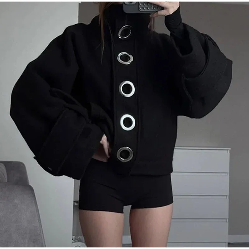Damen-Crop-Jacke mit hohem Kragen und Metallring, Oversize-Fledermausärmel, schwarze, lockere Streetwear-Oberbekleidung mit Knöpfen und Taschen – Detail 1