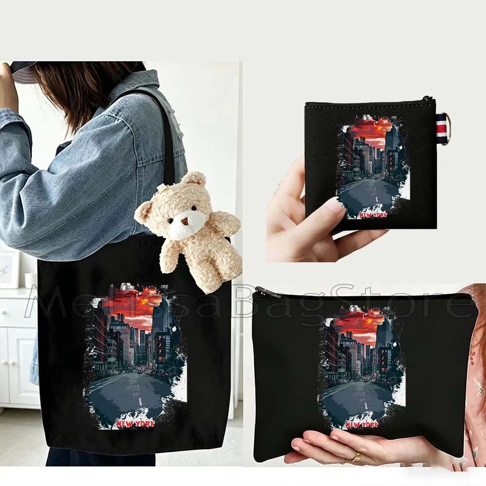 4-teiliges Geschenkset New York City Schwarze Canvas-Tragetasche Handtasche mit Puppen-Schlüssel-Münzgeldbörse Kosmetik-Make-up-Toilettentasche Etui Beutel