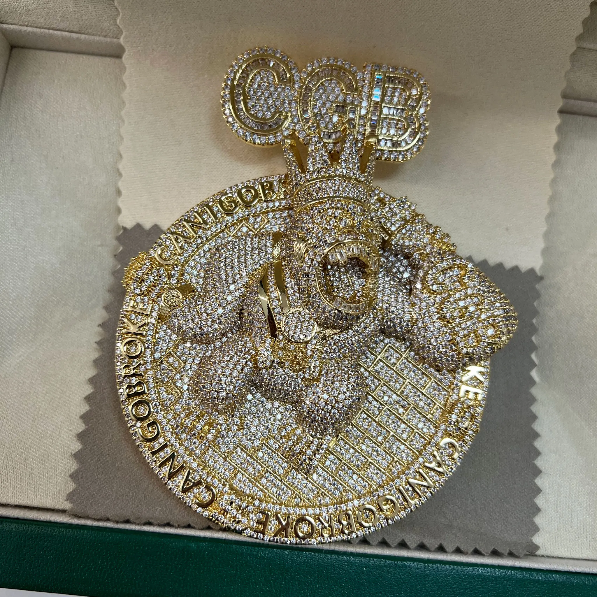 Iced Out CGB letter crown Gorilla Handheld cash bag Pendant Necklace Hip Hop Rapper Jewelry Circular cutting commemorative gift
