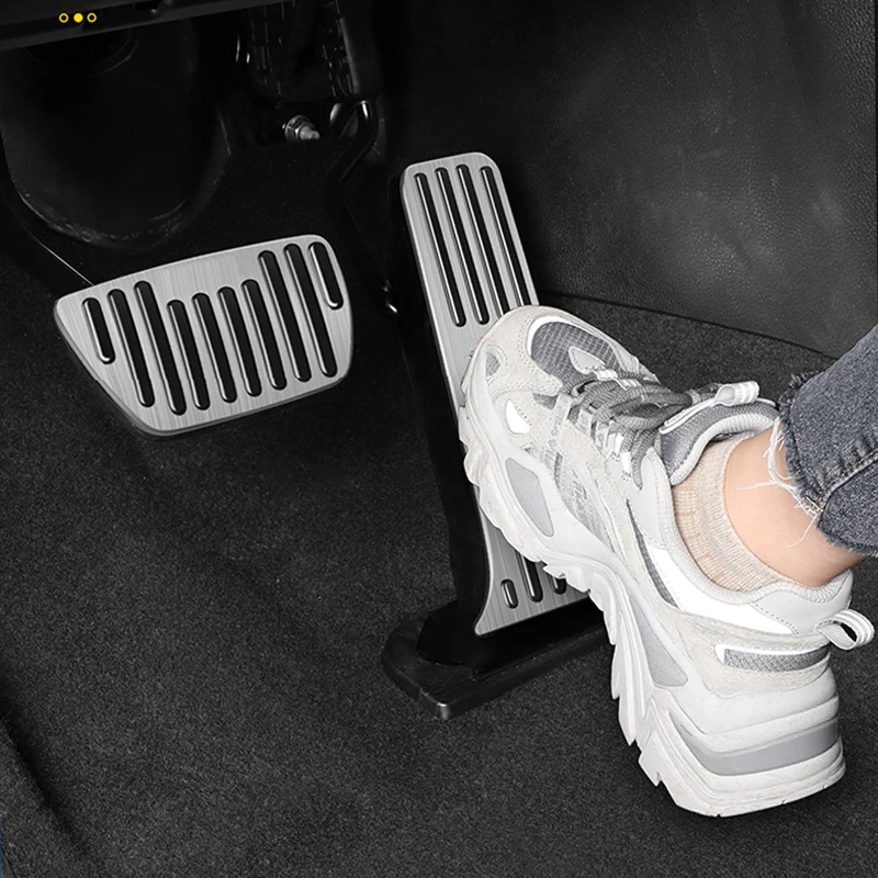 For Toyota Highlander XU70 2020-2025 Aluminum Car Accelerator Gas Pedal Brake Pedals Non-Drilling Cover Footrest Pad 2