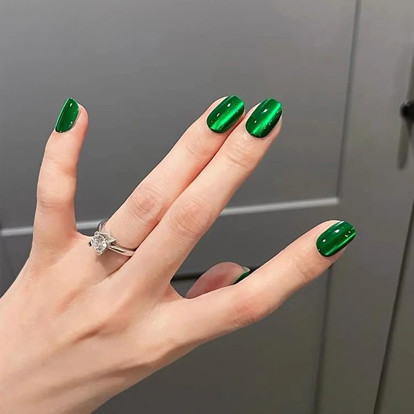 WS 10ML Selling Imperial Green Emerald Cat Eye Gel Nail Polish Green Nails Special Phototherapy Gel Nail Polish