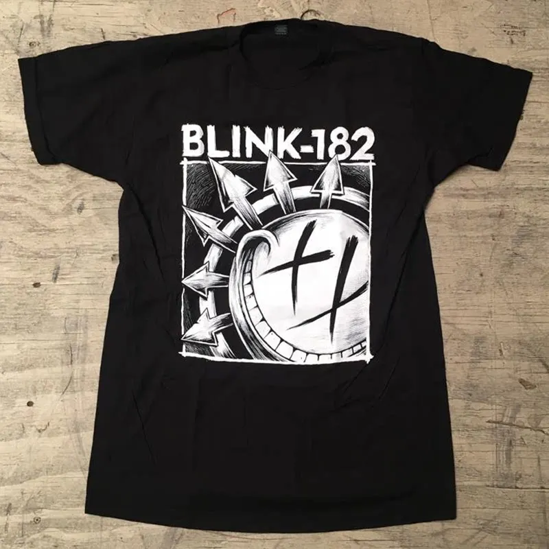 Hot Blink 182 - The Smiling Punk Rabbit Graffiti Rabbit Illustration - American Retro High Street Vintage Streetwear T-shirt