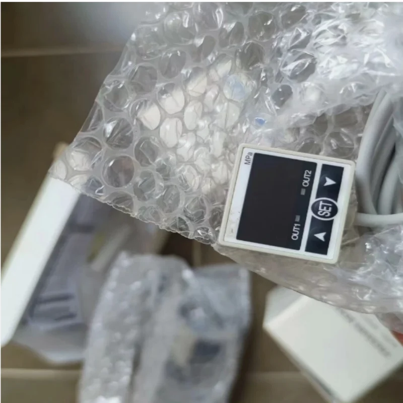 

Совершенно новый, оригинальный датчик давления KP75H25-02-F1 KP75H25-04-F1 KP75H10-02-F1L KP75H10-04-F1L KP75H25-02-F1L KP75H25-04-F1L