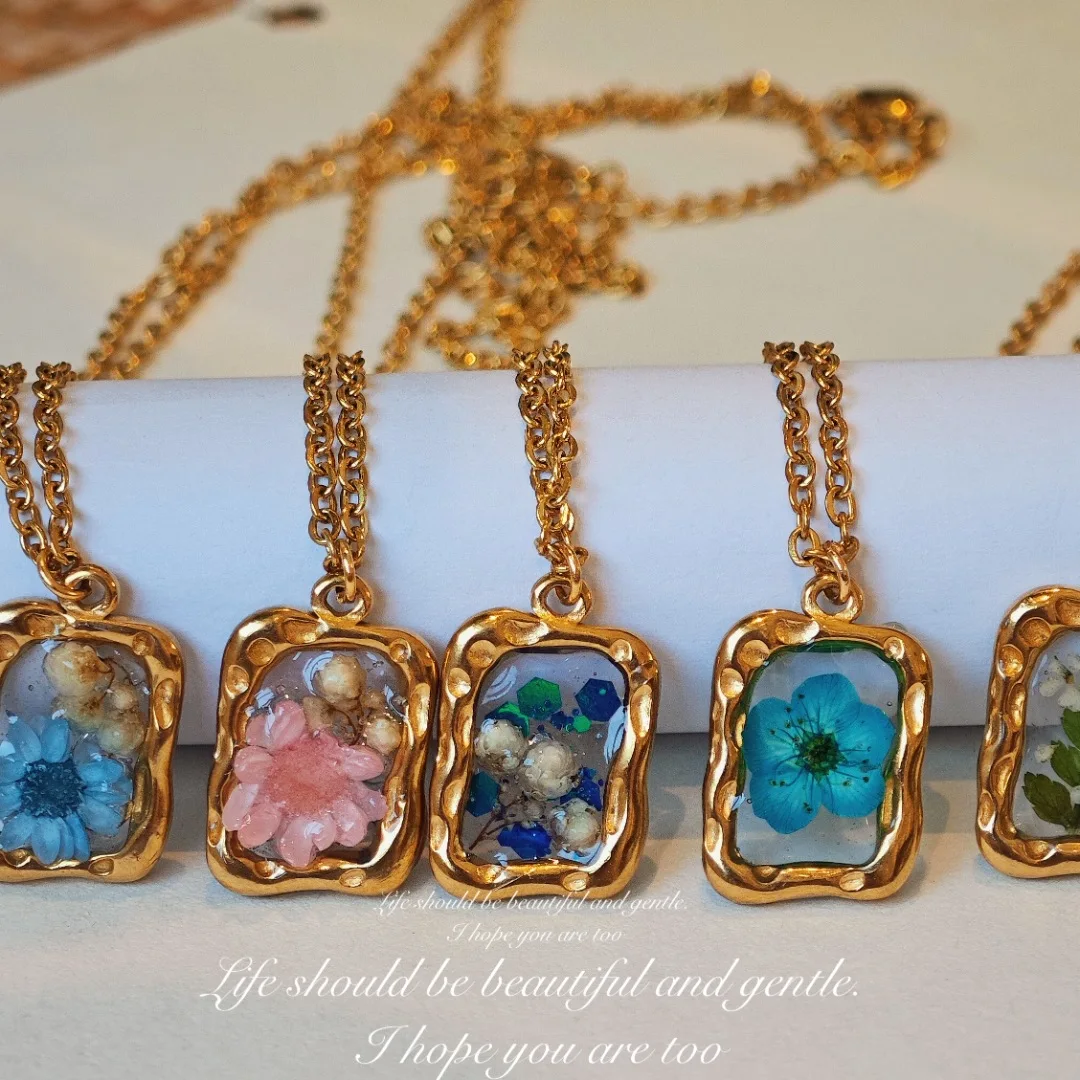 

3294, оптовая продажа, модное ожерелье из нержавеющей стали с вечным цветком и ромашкой, новая ретро короткая цепочка из титановой стали, подарок для рождественской вечеринки