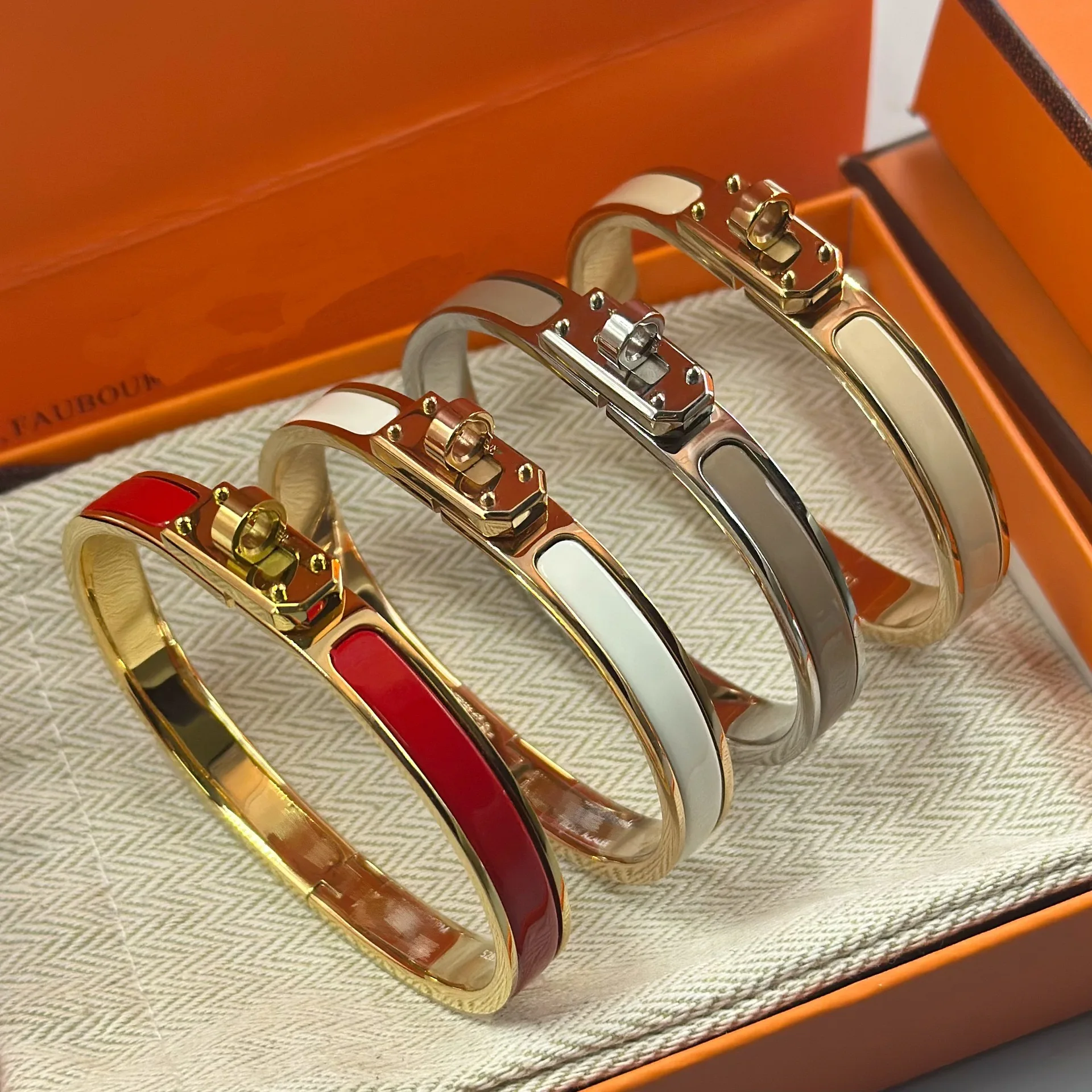 

Size 17 and Size 19 High Quality Luxury Bracelet