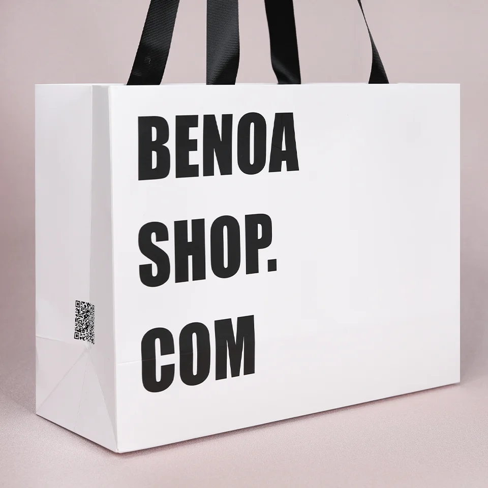 

Wholesale Luxury Gift Printed Black and white paper bag Recyclable Retail Clothing Brand Logo Custom Shopping Packaging Bags