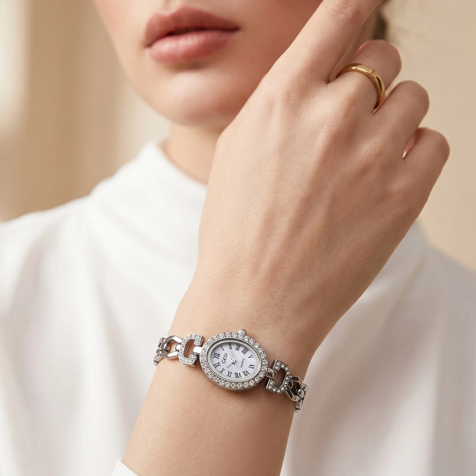 YFY oval diamond bracelet women's watch Roman scale hollow diamond jewelry new light luxury temperament watch