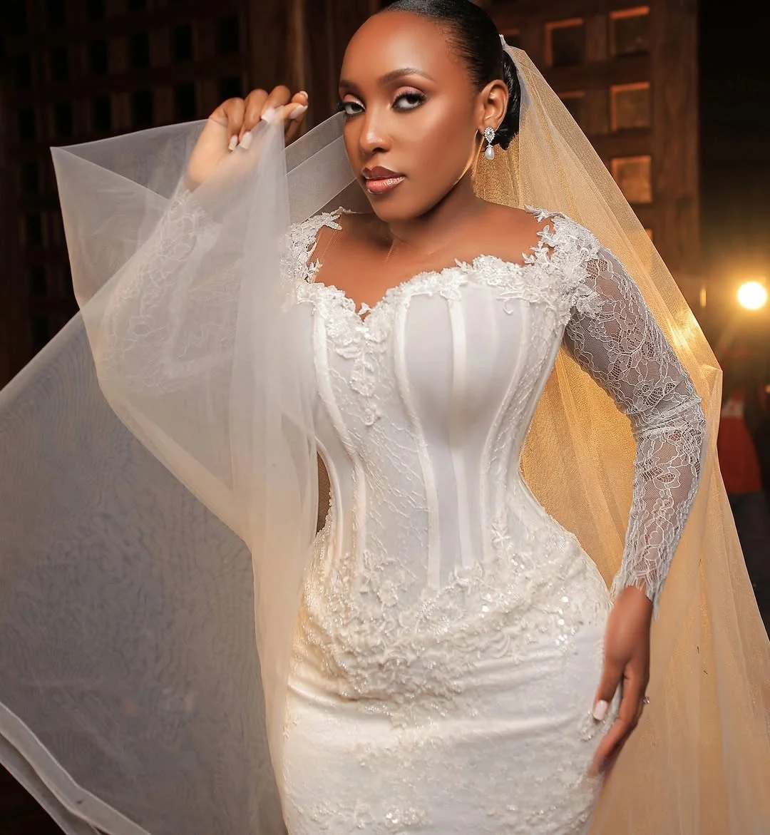 Abito da sposa a sirena con applicazioni in pizzo vintage con collo trasparente personalizzato Abiti da sposa Abiti da sposa a maniche lunghe