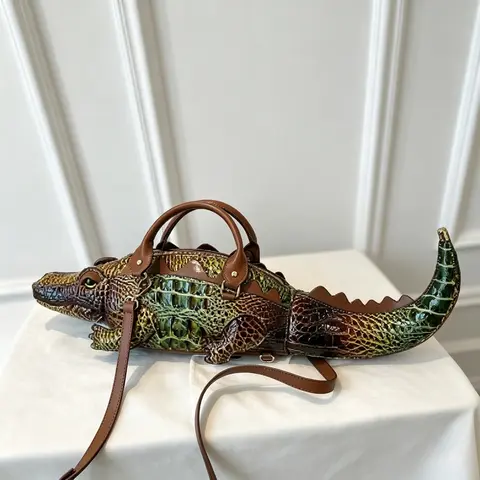 Creative 3D Crocodile Shaped Women Handbag Novelty Animal PU Leather Crossbody Bag Funny Unique Statement Shoulder Purse