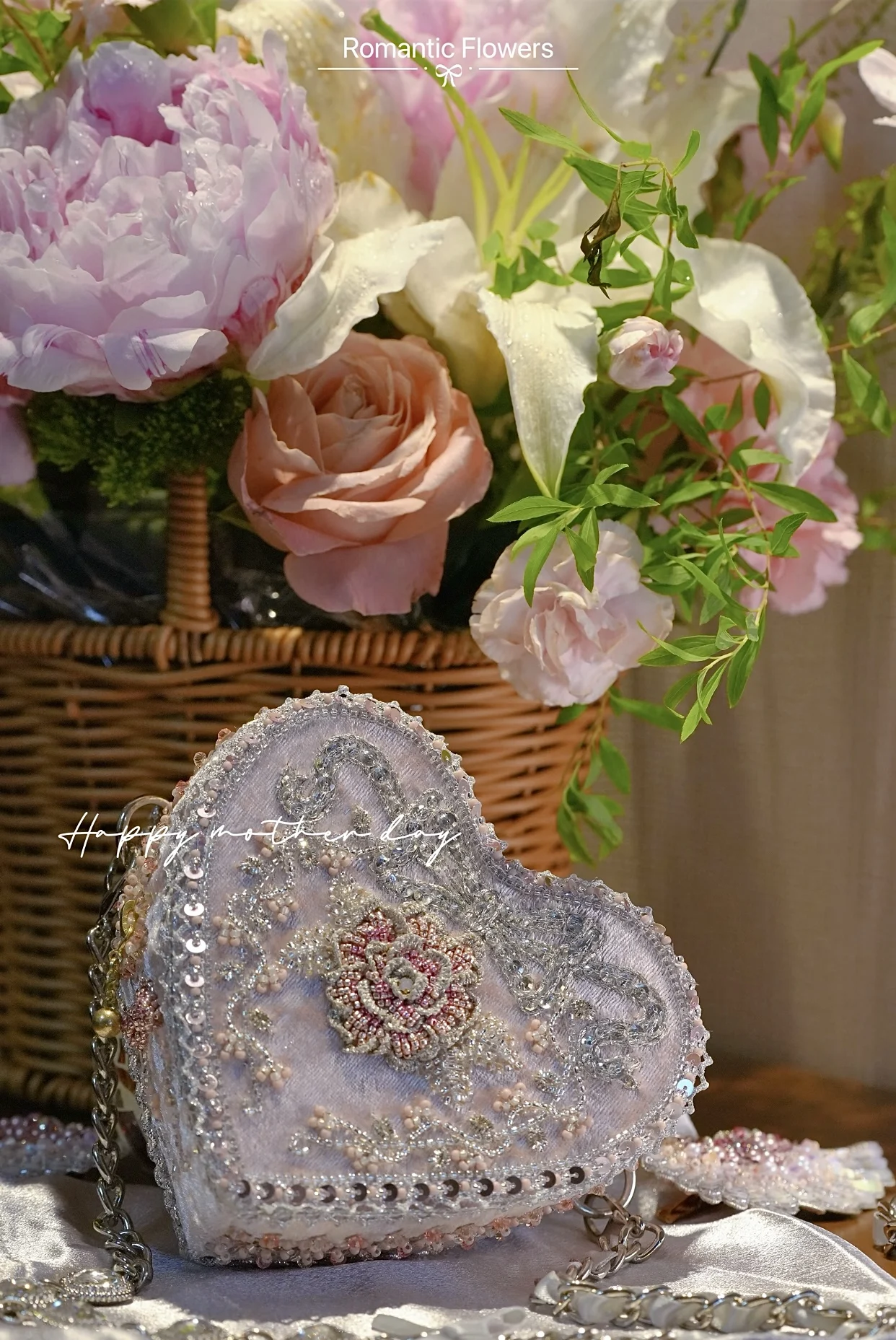 Lost In Vintage Minaudiere Heart -shape Bag Evening Purse Glitter Crystals Beadedwork Handmade Bags Canta Shiny Gift Pink