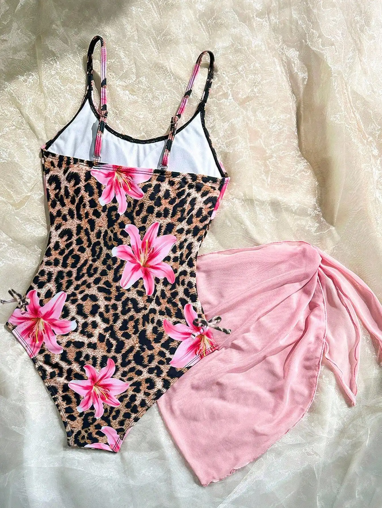 

Купальник с леопардовым принтом и цветочным узором, комплект с розовой юбкой-накидкой